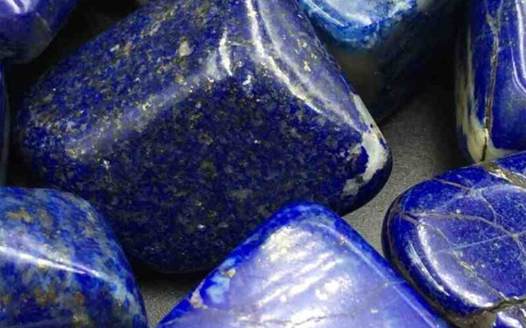 Quelle pierre associer au Lapis-lazuli ?